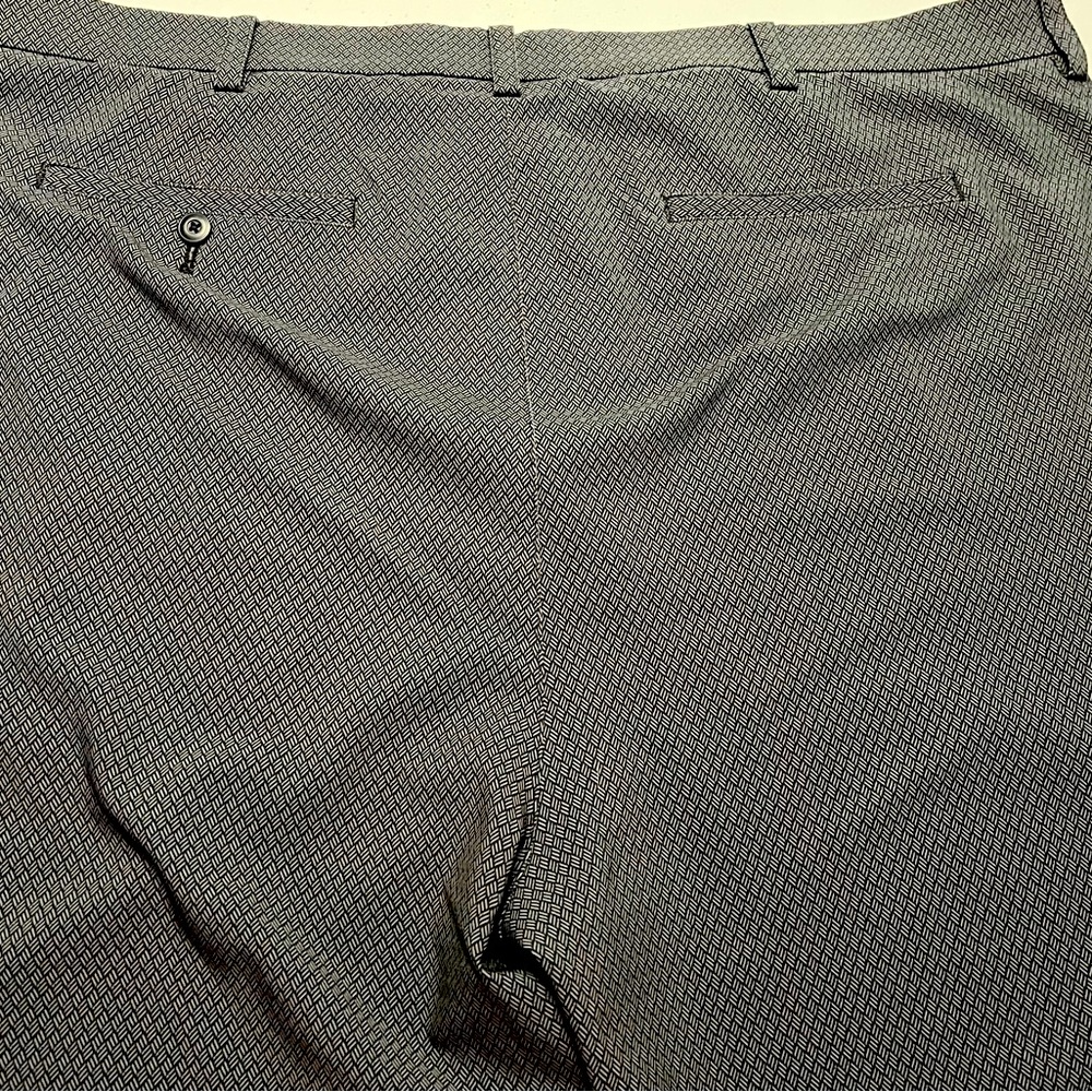 NWOT Roundtree & Yorke Dark Gray & Black Diamond Patterned Shorts - 44T - Picture 3 of 3
